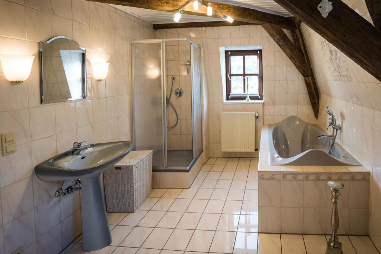Rissbacher Hof Mansarde Anno 1737 Traben-Trarbach Bagian luar foto